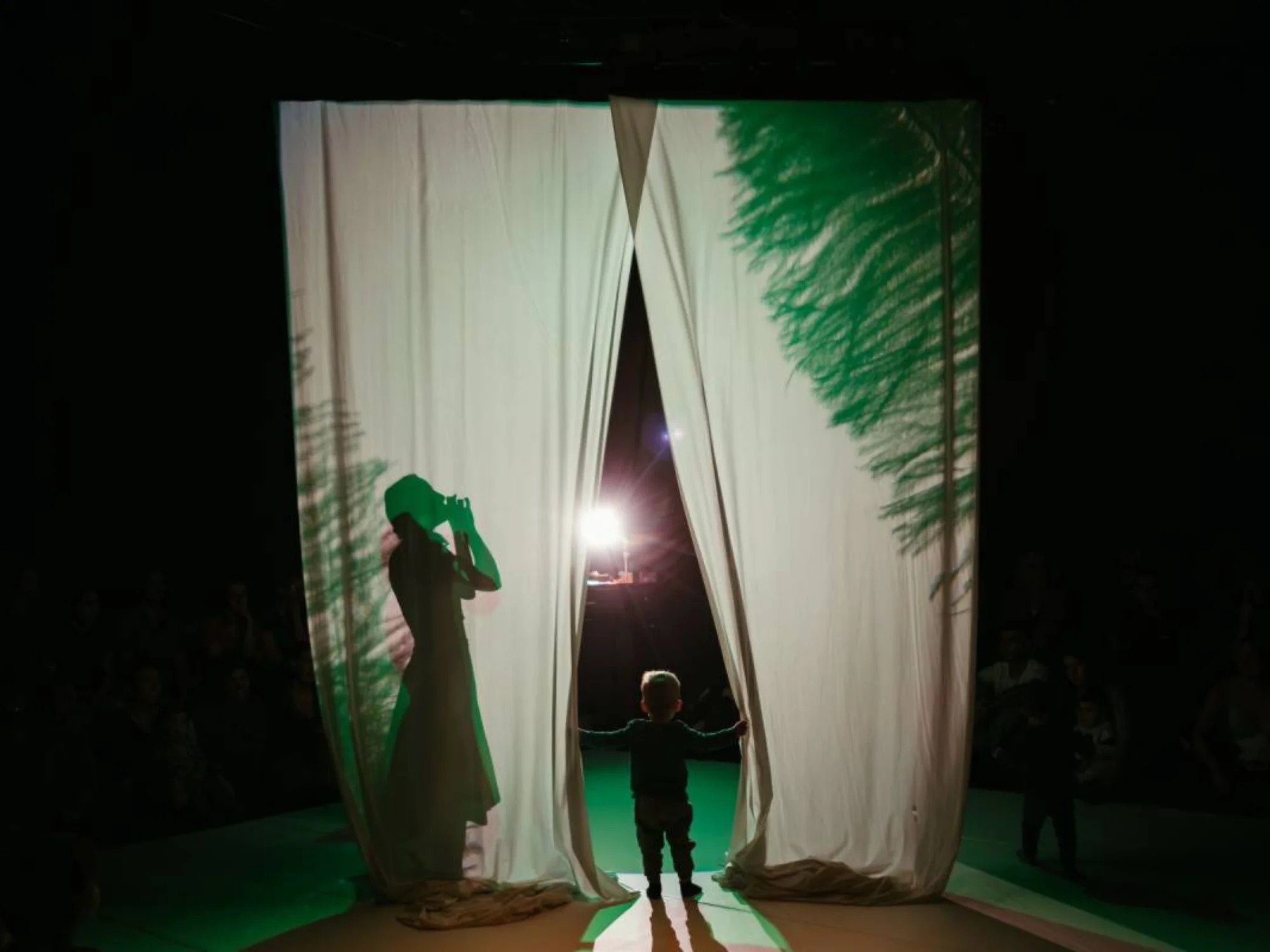 Un nen descobrint al festival elPetit | © Platea Films