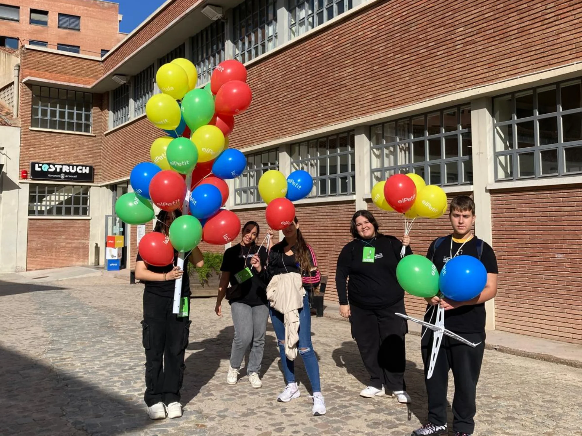 Joves voluntaris al Festival elPetit