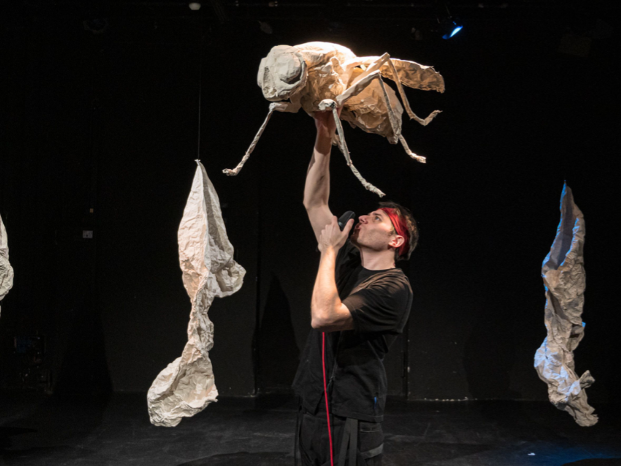 ca-razy! Intents de Caos, Vols i Màquines - Cia. Schaubude Berlin (Alemanya) | laSala. Centre de creació d'arts per a les famílies. Sabadell.